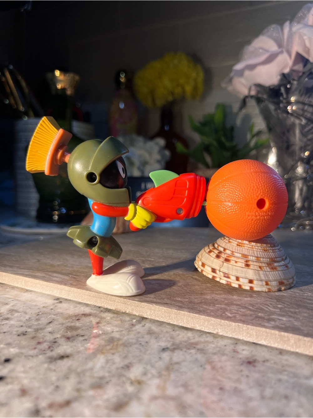 Marvin the Martian Action Figure Toy with Orange Ball Launcher WORKS :0)